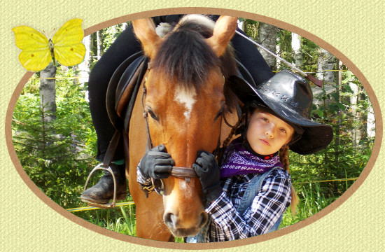 Mikkolan Ratsastuskoulun kiltit ja koulutetut hevoset toivottavat sinut tervetulleeksi ratsastamaan!